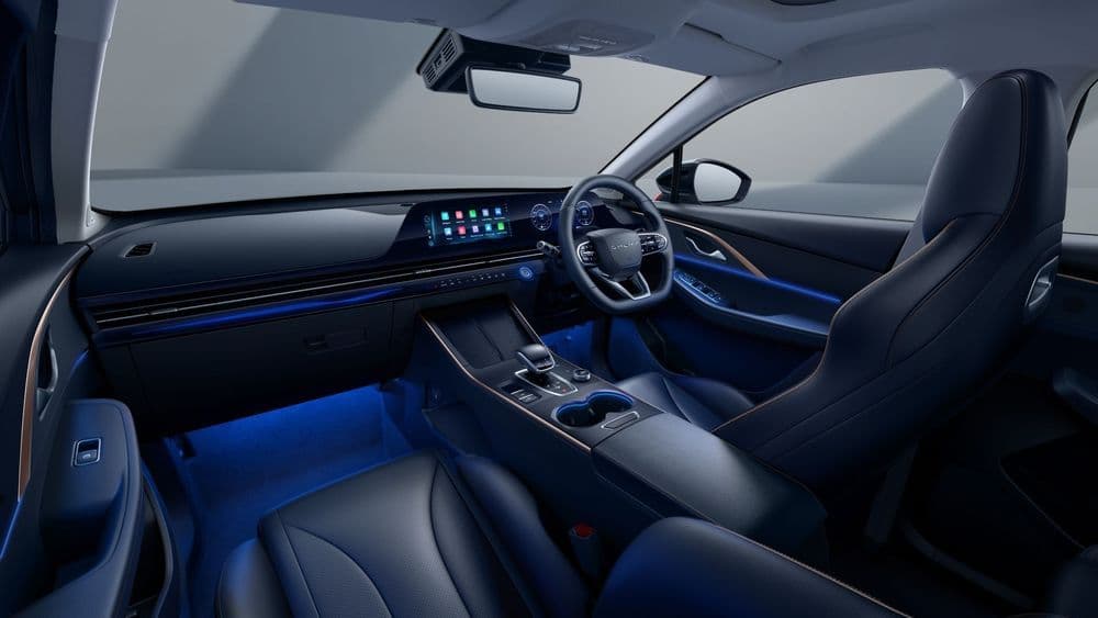 Futuristic OMODA Crossover Unveils Sleek Interior Design and Advanced Features