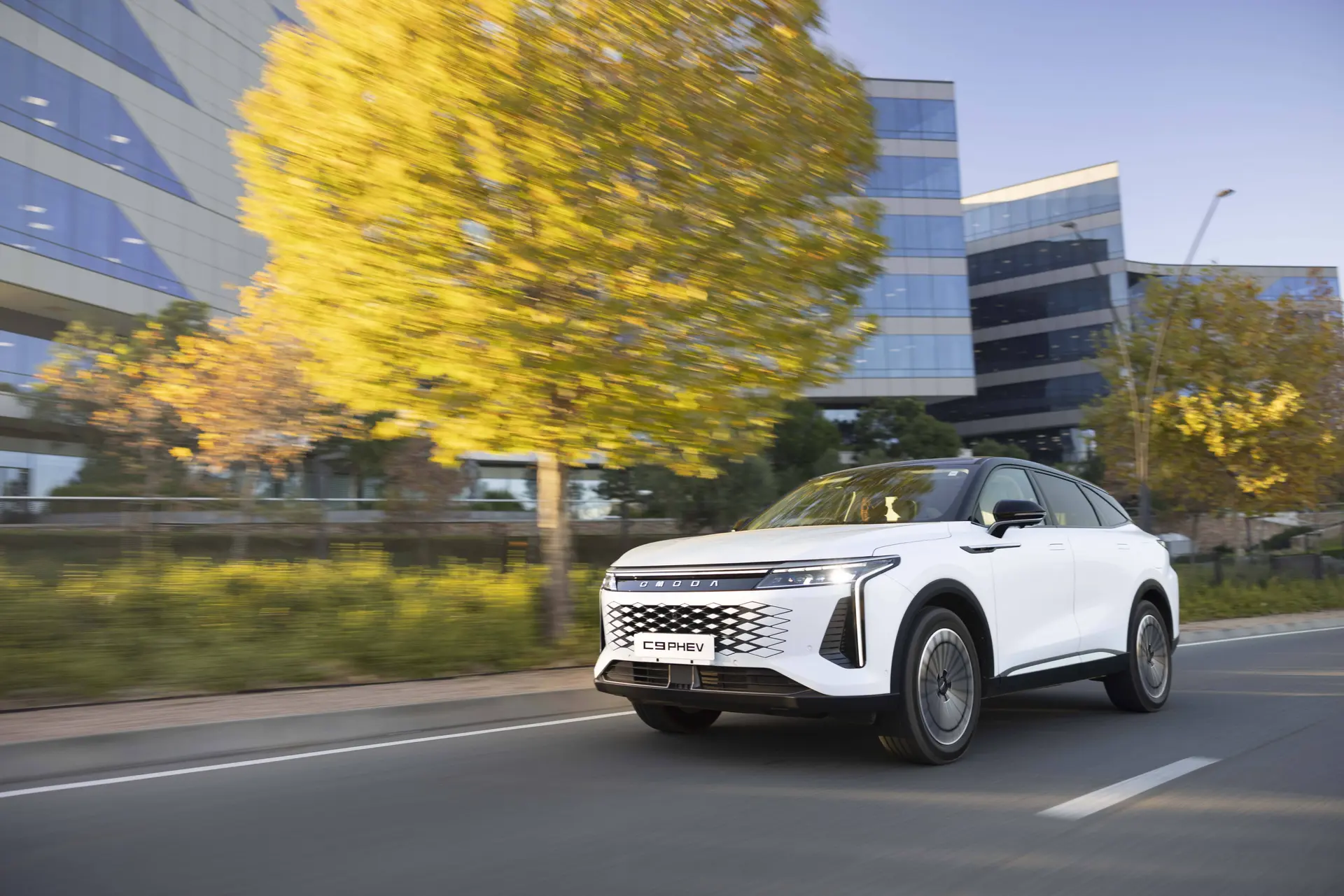 OMODA launches C9 PHEV in South Africa, offering 150 km electric range, 440 kW of power, and flagship-level luxury